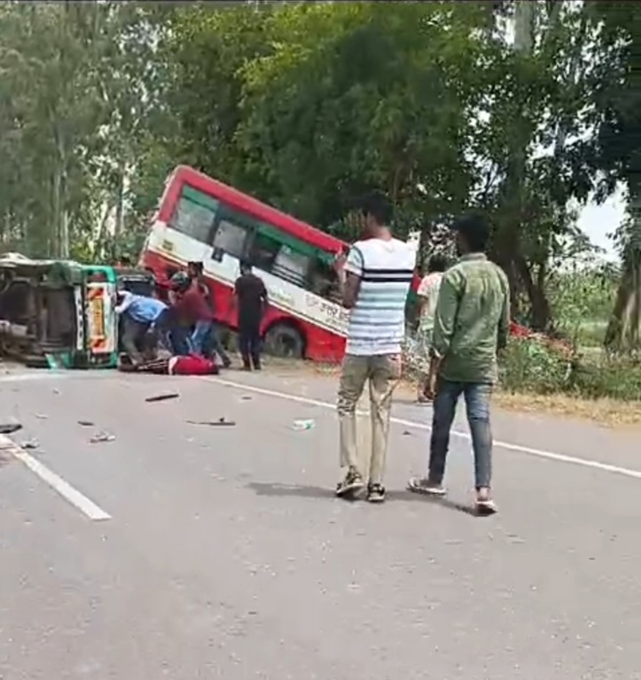 रोडवेज बस व टाटा मैजिक में जोरदार टक्कर से 6 लोगों की मोके पर मौत। अन्य सात लोग गंभीर रूप से घायल